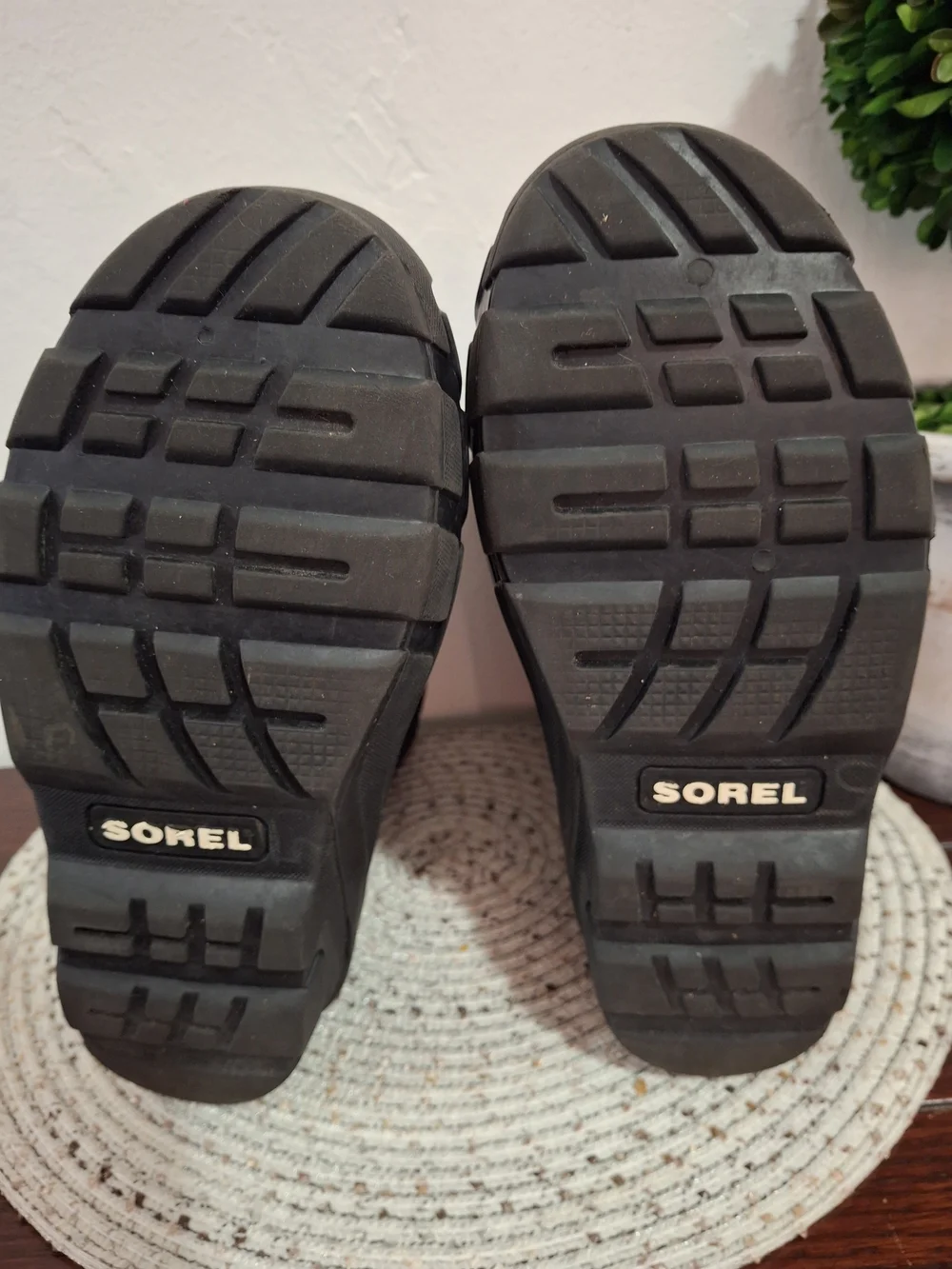 Sorel Black Insulated Snow Boots with Drawstring Top Size 4.